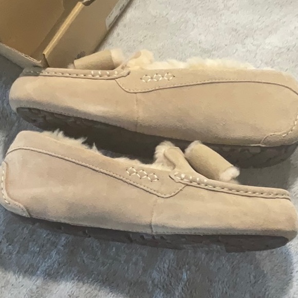 UGGS SLIPPER/SHOES - Picture 4 of 6